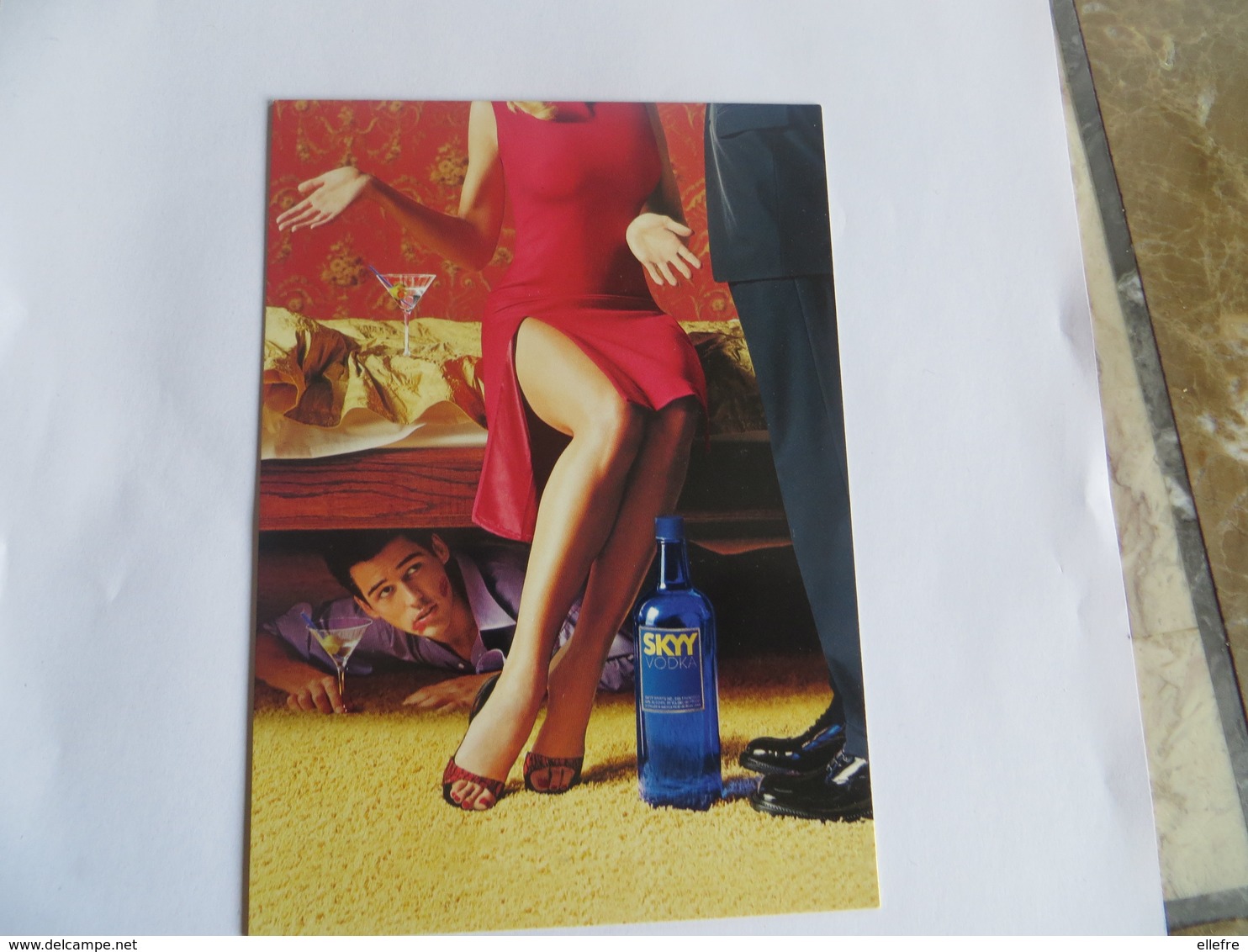 CPM Publicitaire Alcool SKYY  VODKA - Couple Jambe Pin Up - Go Card - Advertising