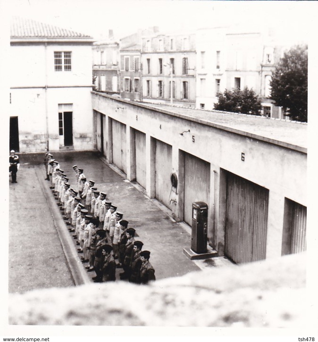 MINI-PHOTO---GENDARMERIE-NATIONALE---motorisée--voir 2 Scans - Métiers