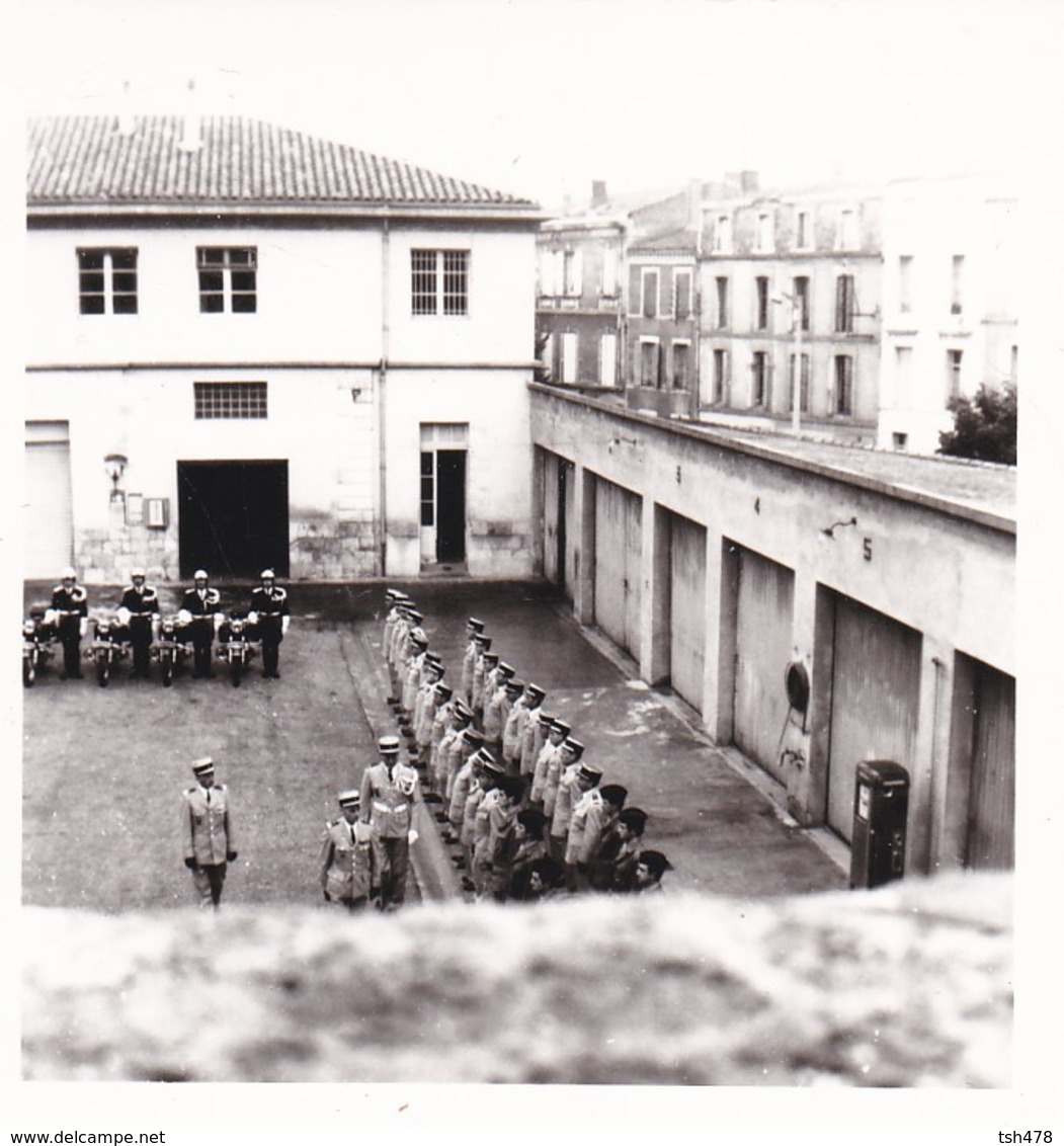 MINI-PHOTO---GENDARMERIE-NATIONALE---motorisée--voir 2 Scans - Mestieri