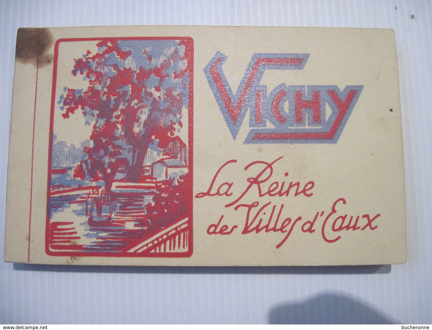 CPA 03 VICHY ALBUM  20 Cartes Postales La Reine Des Villes D'eaux TBE Tache En Haut A Gauche - Vichy