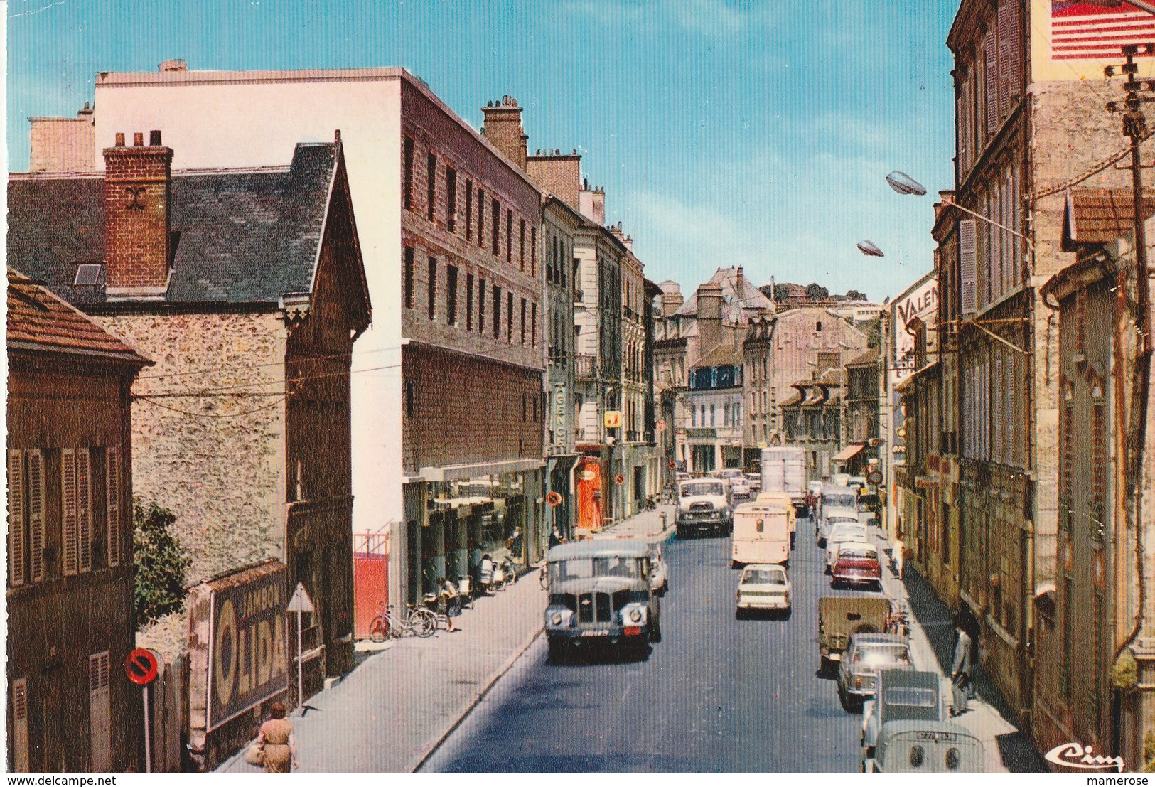 SAINT-OUEN-L'AUMONE (95). Rue Du Général Leclerc Animée. Camions, Nombreuses Voitures ( Transports: Automobile: Camions) - Trucks, Vans &  Lorries