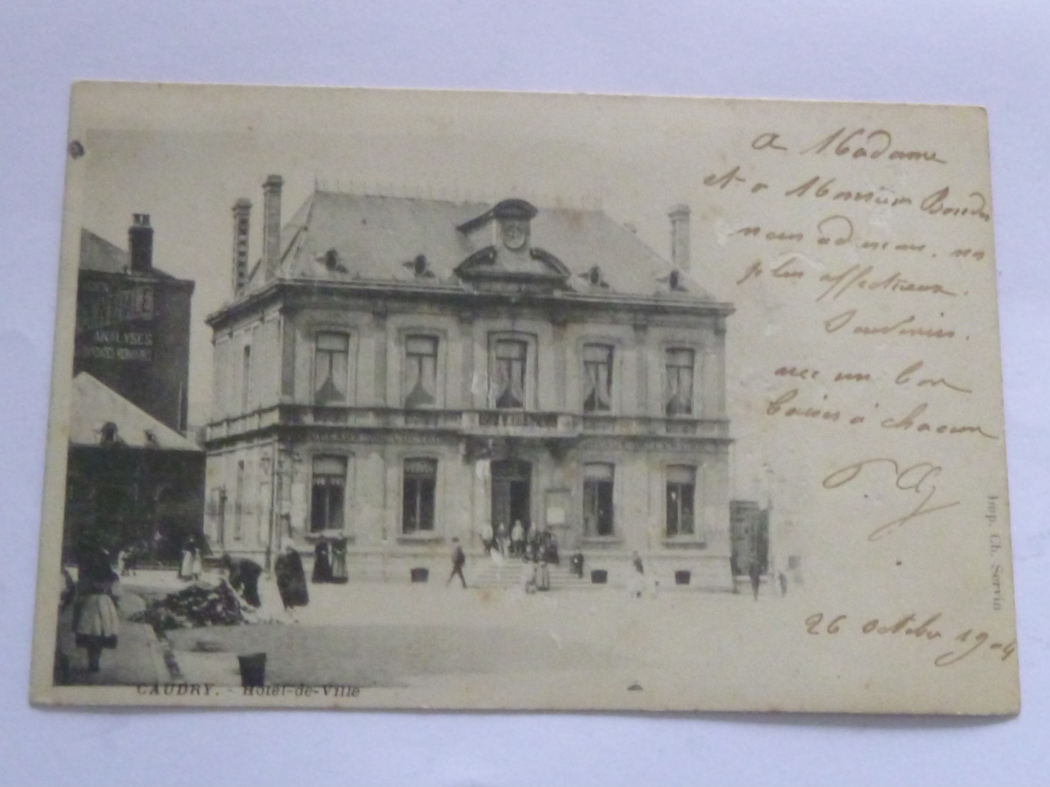 Carte Postale Ancienne De CAUDRY Nord 59 HÔTEL De VILLE En 1904 Avec 16 Personnages - Caudry