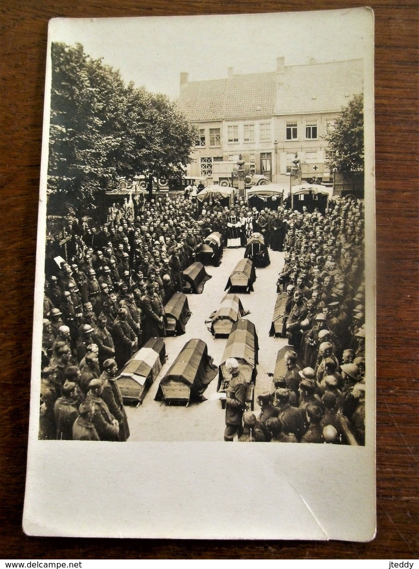 Oude FOTOKAART                       Lijkkisten Met Oorlogsslagtoffers - Guerre, Militaire