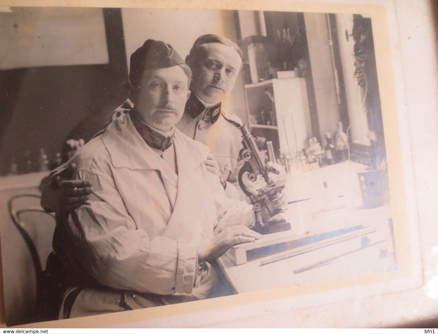 Cadre Photo GUERRE 14-18- Dr R. Durrasic De La Rivière Au Laboratoire Central De L'Armée-Voir PHOTOS - Célébrités