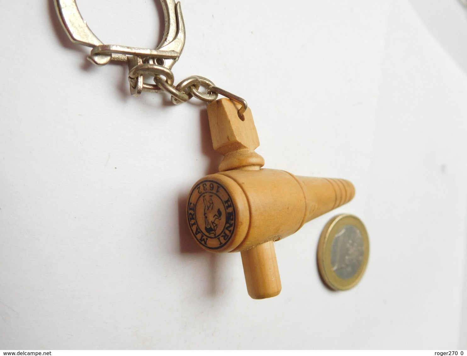 Beau Porte Clés , Vins Henri Maire , Champleure En Bois - Key-rings