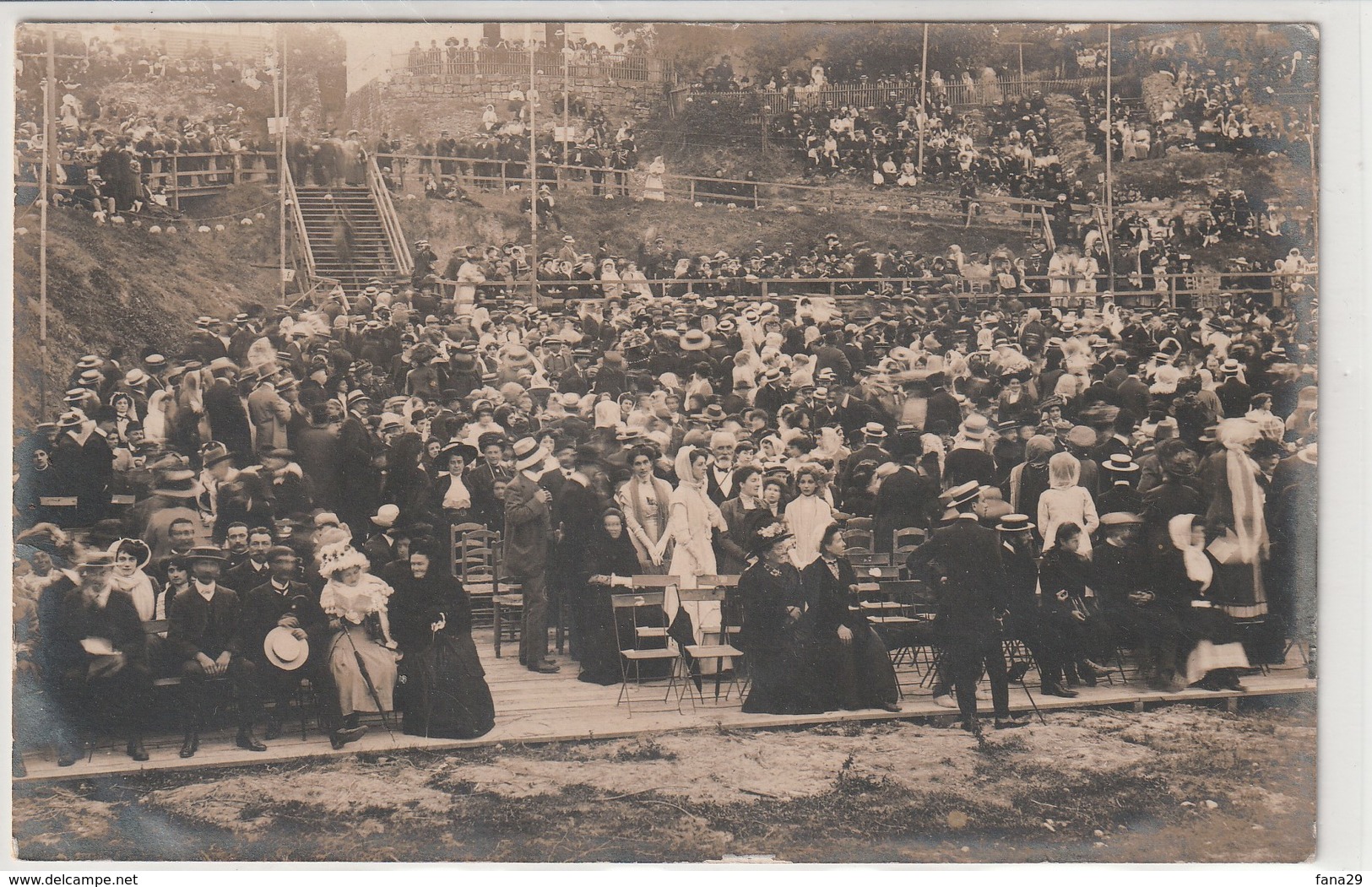 Saintes (Charente Maritime 17) Les Arènes Lors Des Fêtes 1909 Et 1910) - Saintes