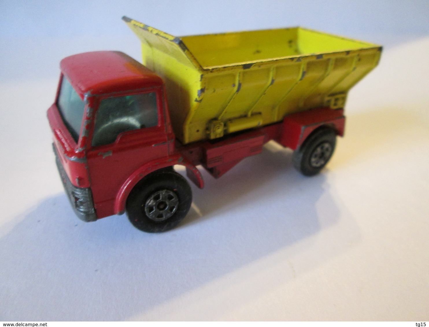 Matchbox  N° 70  CAMION  BENNE  A Restaurer  Echelle ?  6,7 X 2,7    Hauteur 3,5 Cm - Massstab 1:87