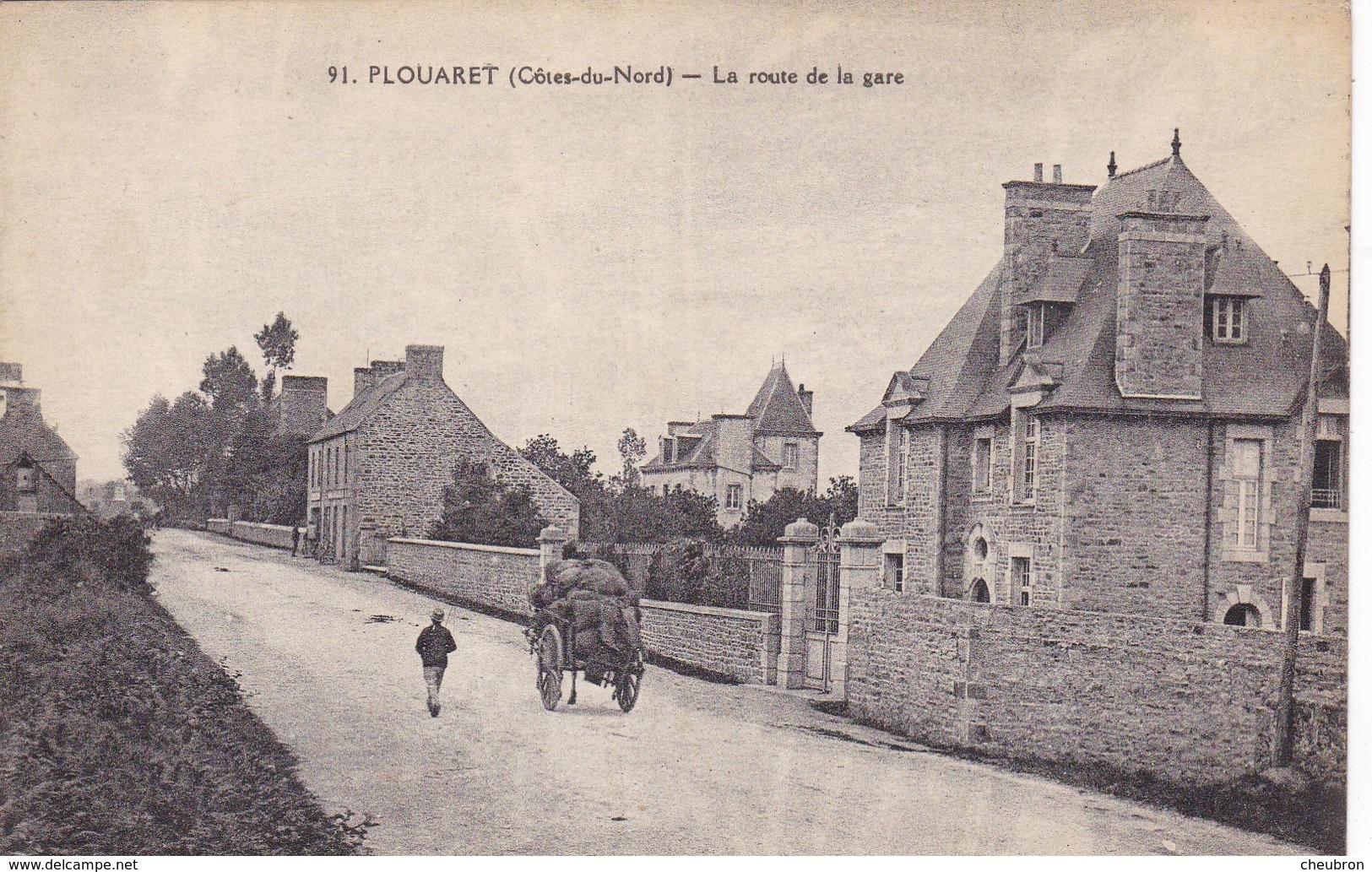 22. PLOUARET. CPA . LA ROUTE DE LA GARE. ANIMATION. CHARRETTE. ANNÉE 1913 - Plouaret