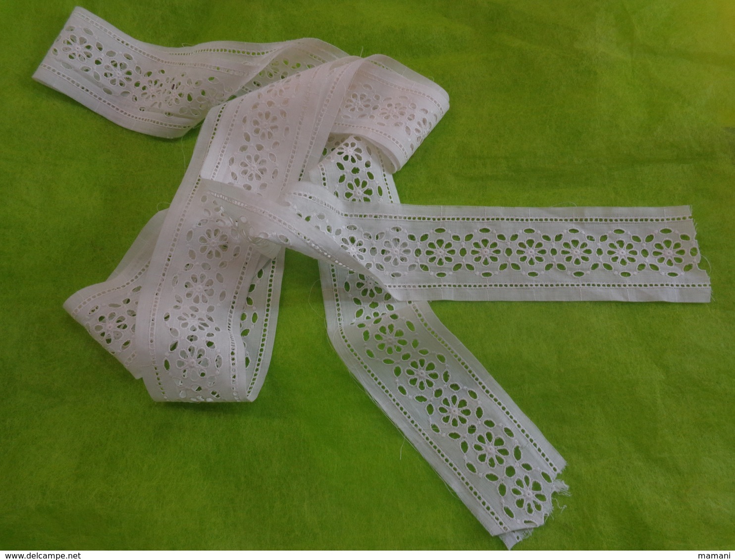 Lot De Dentelle Et Autre - Laces & Cloth