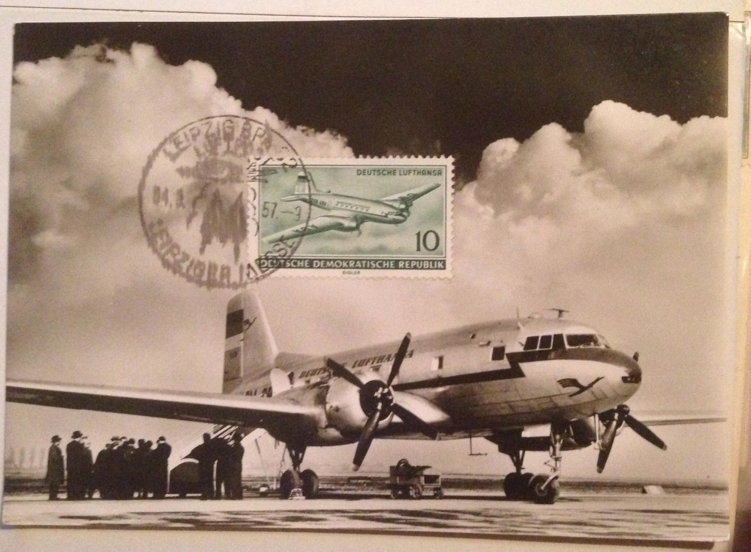 Postkarte Der Lufthansa 1957 Mit  IL-14, Echtfotografie,mit Briefmarke Des Gleichen Flugzeugs,10 Pfennig Der DDR; - Artículos De Papelería