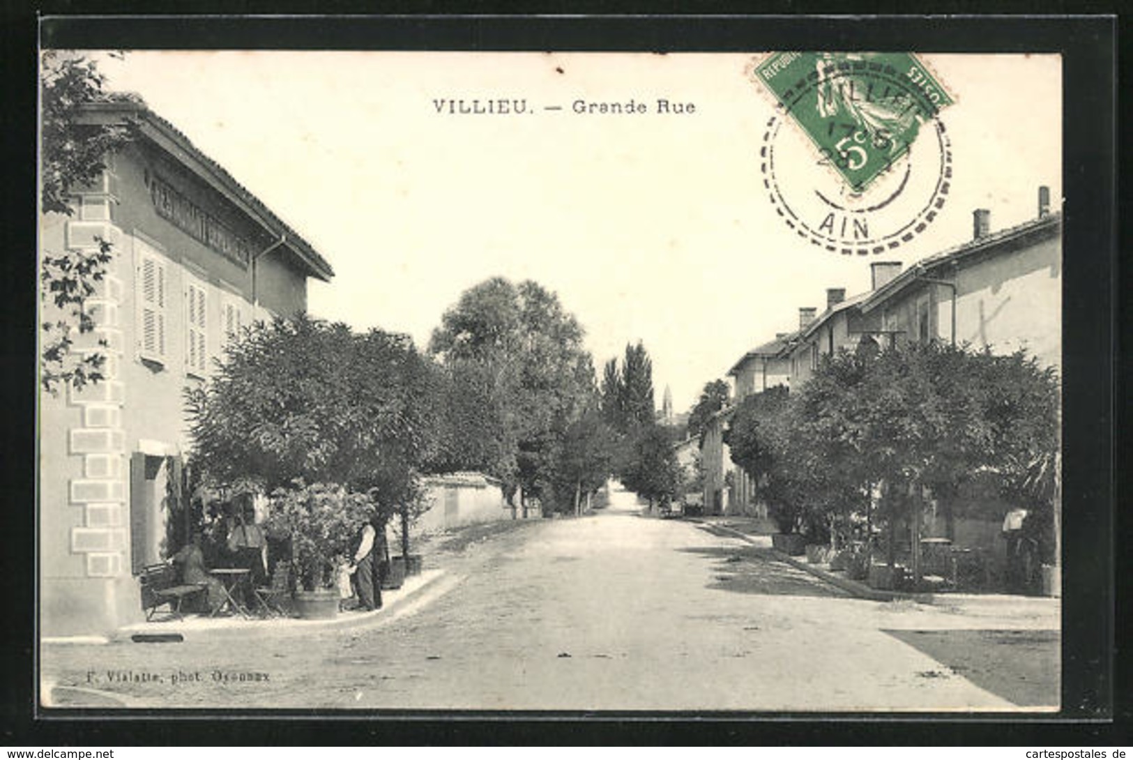 CPA Villieu, Grande Rue, Vue De La Rue - Non Classés