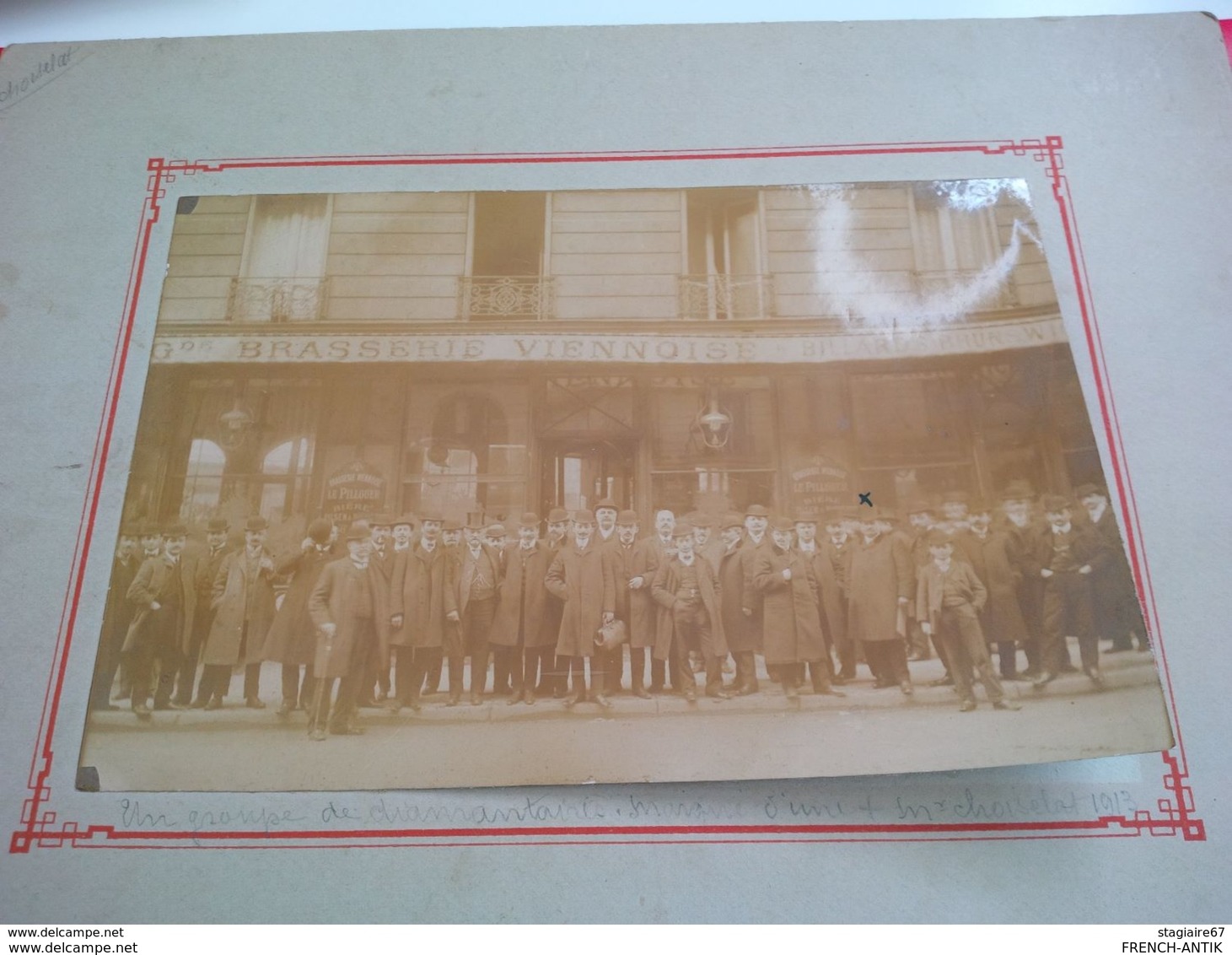 PHOTO PARIS GROUPE DE DIAMANTAIRE DEVANT LA BRASSERIE VIENNOISE LE PILLOUER MR CHOISELAT 1913 - Lieux