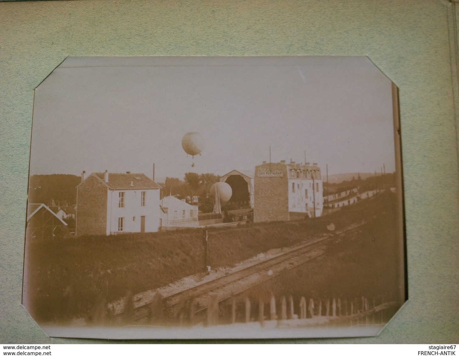 ALBUM PHOTO DE 133 PIECES PARIS BALLON CAMPAGNE BALLON EXPOSITION CHEMIN DE FER COMMERCE 1929