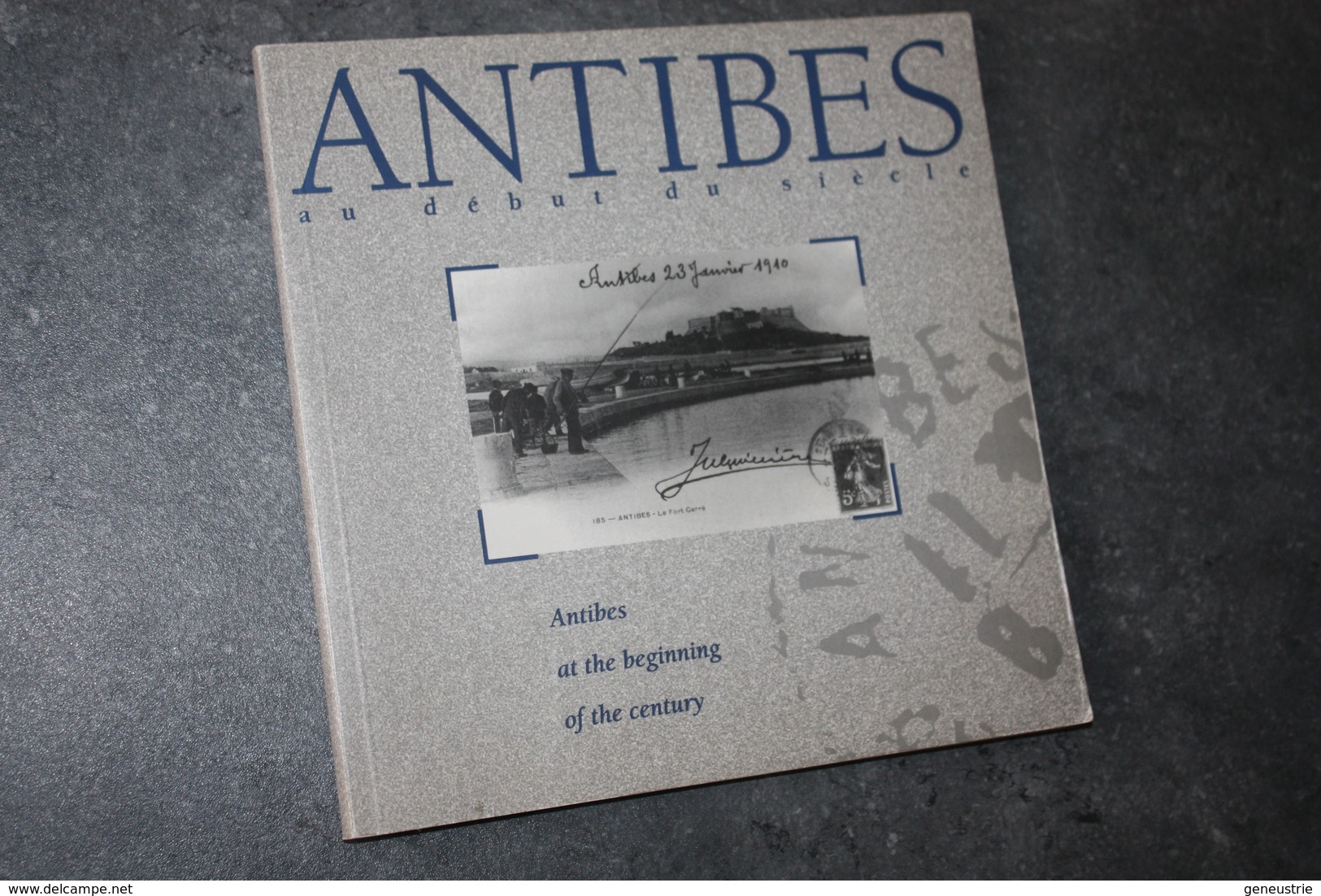 Livre "Antibes Au Début Du Siècle" Par Luc Licari - Recueil De Cartes Postales Anciennes - Côte D'Azur