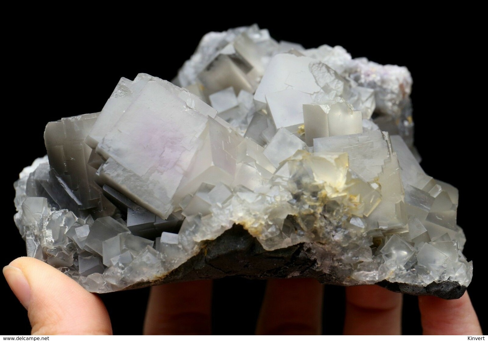 Fluorite Grise Avec Fantôme Violet Du Yunnan, Chine, 500g, 12x8x5 Cm - Mineralien