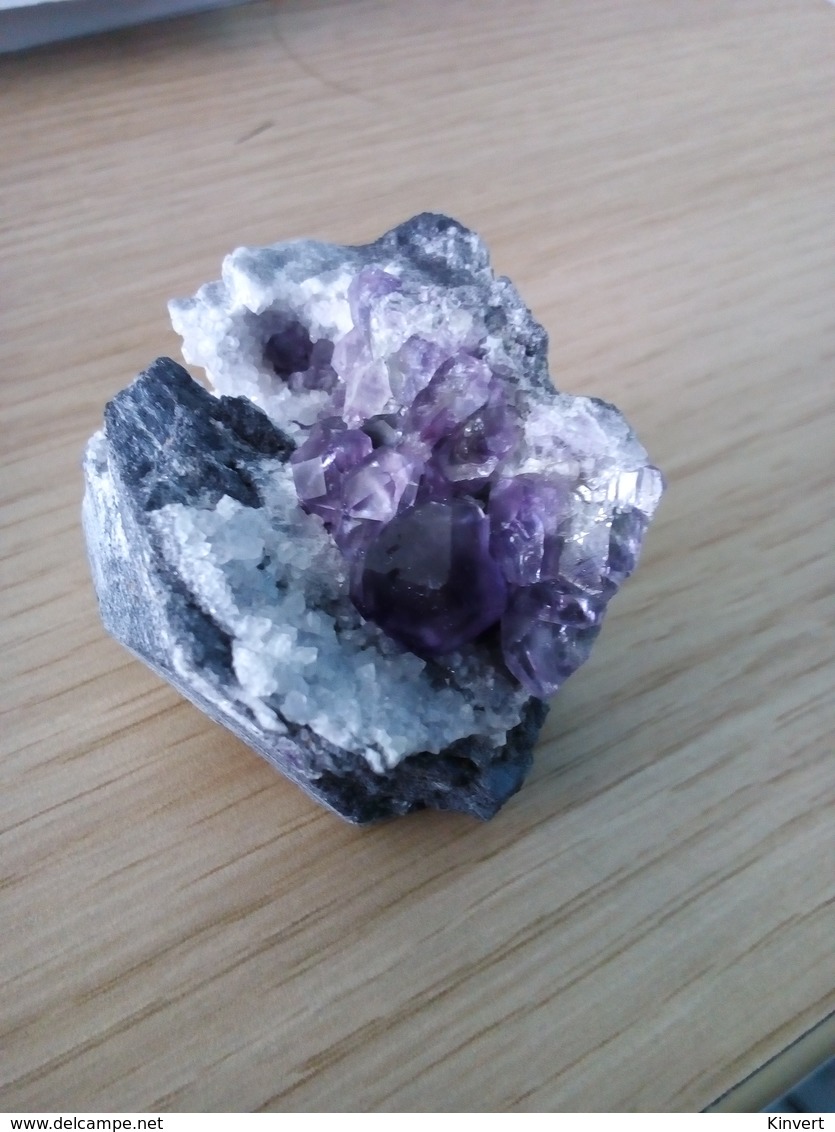 Fluorite Violette Avec Aiguilles De Quartz Du Fujian, Chine, 66 Gr, 39x37x34 Mm - Mineralien