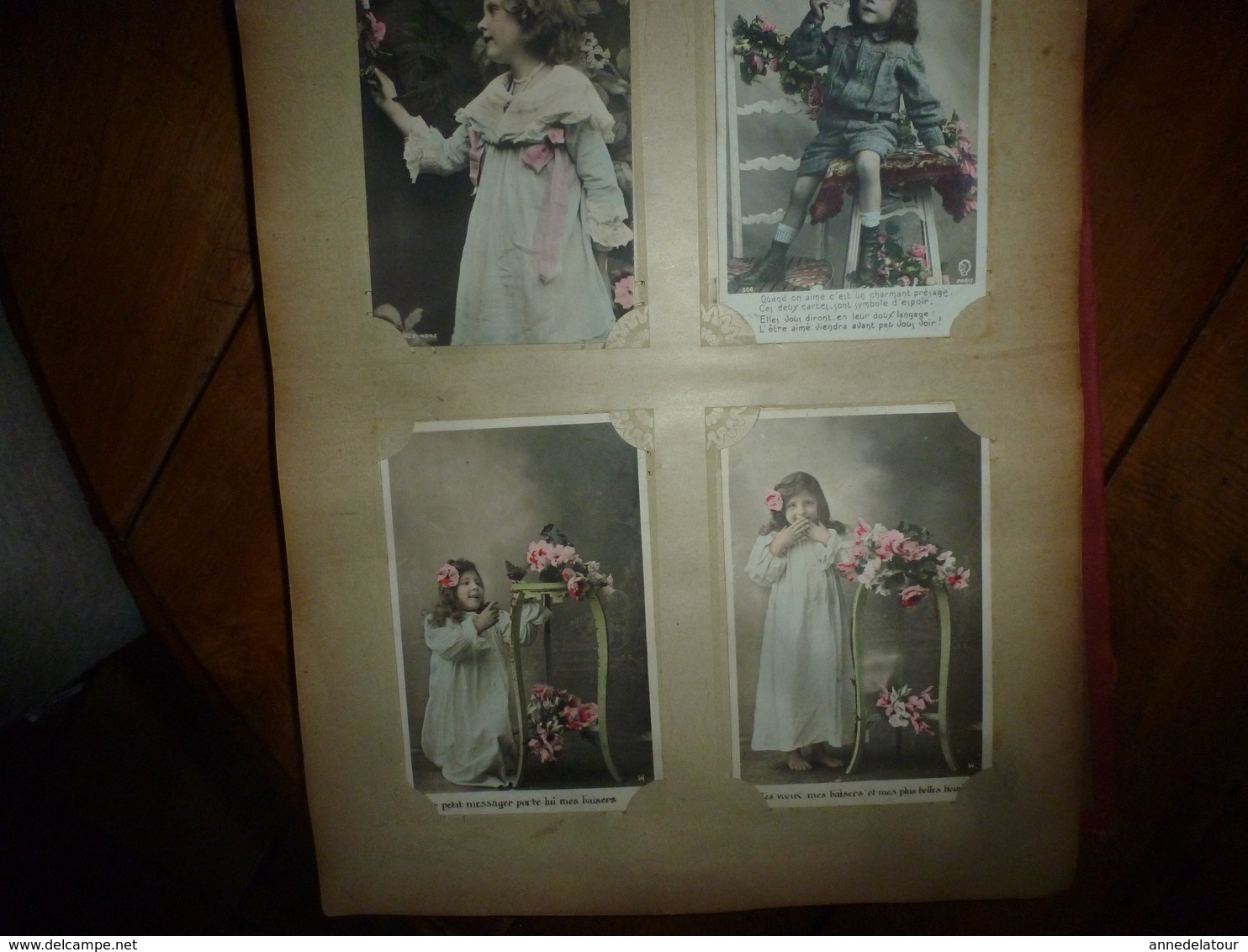 CARTES POSTALES  dans un album  contenant  308 CPA Vers 1900 (En auto; Historiettes,Femmes,Fillettes,Couples;etc)