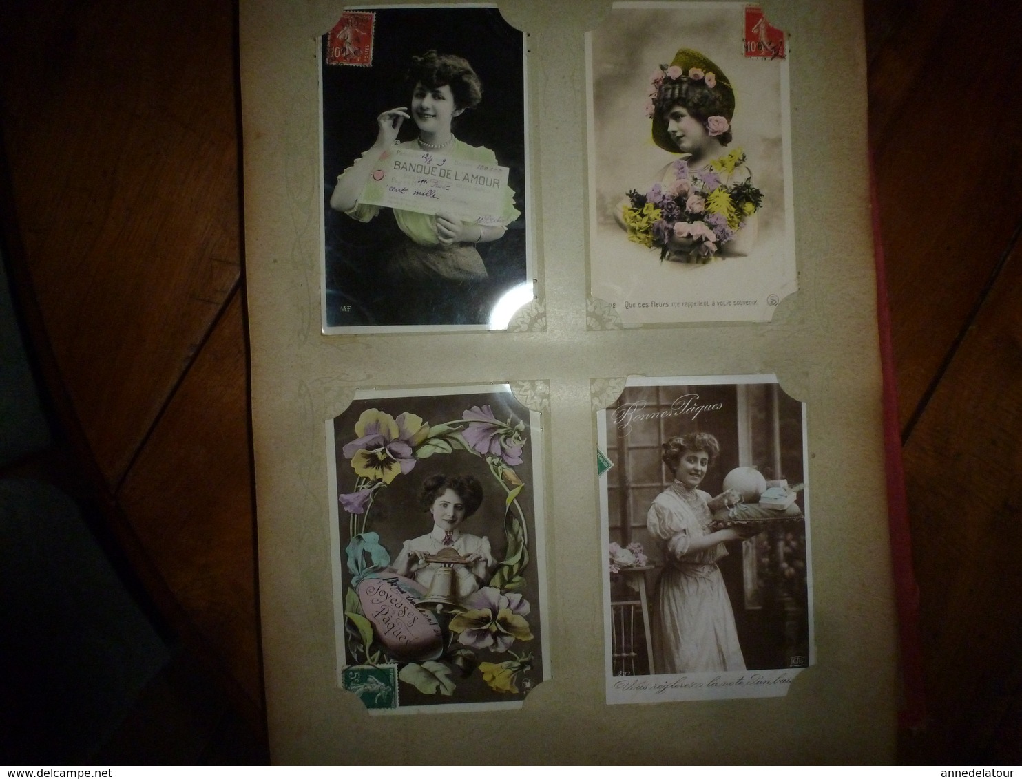 CARTES POSTALES  dans un album  contenant  308 CPA Vers 1900 (En auto; Historiettes,Femmes,Fillettes,Couples;etc)