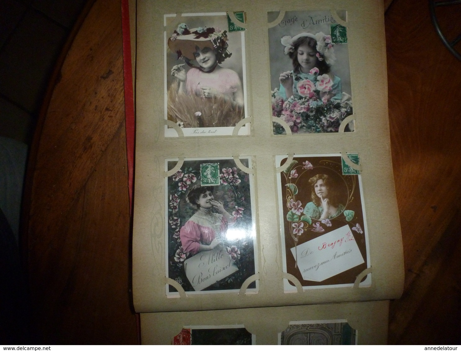 CARTES POSTALES  dans un album  contenant  308 CPA Vers 1900 (En auto; Historiettes,Femmes,Fillettes,Couples;etc)