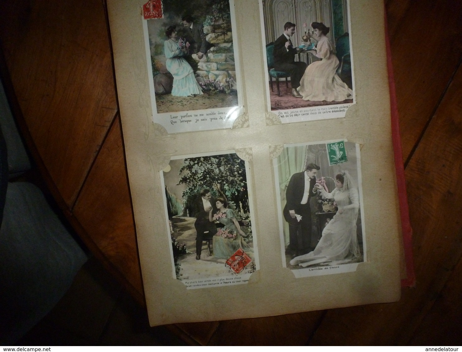 CARTES POSTALES  dans un album  contenant  308 CPA Vers 1900 (En auto; Historiettes,Femmes,Fillettes,Couples;etc)