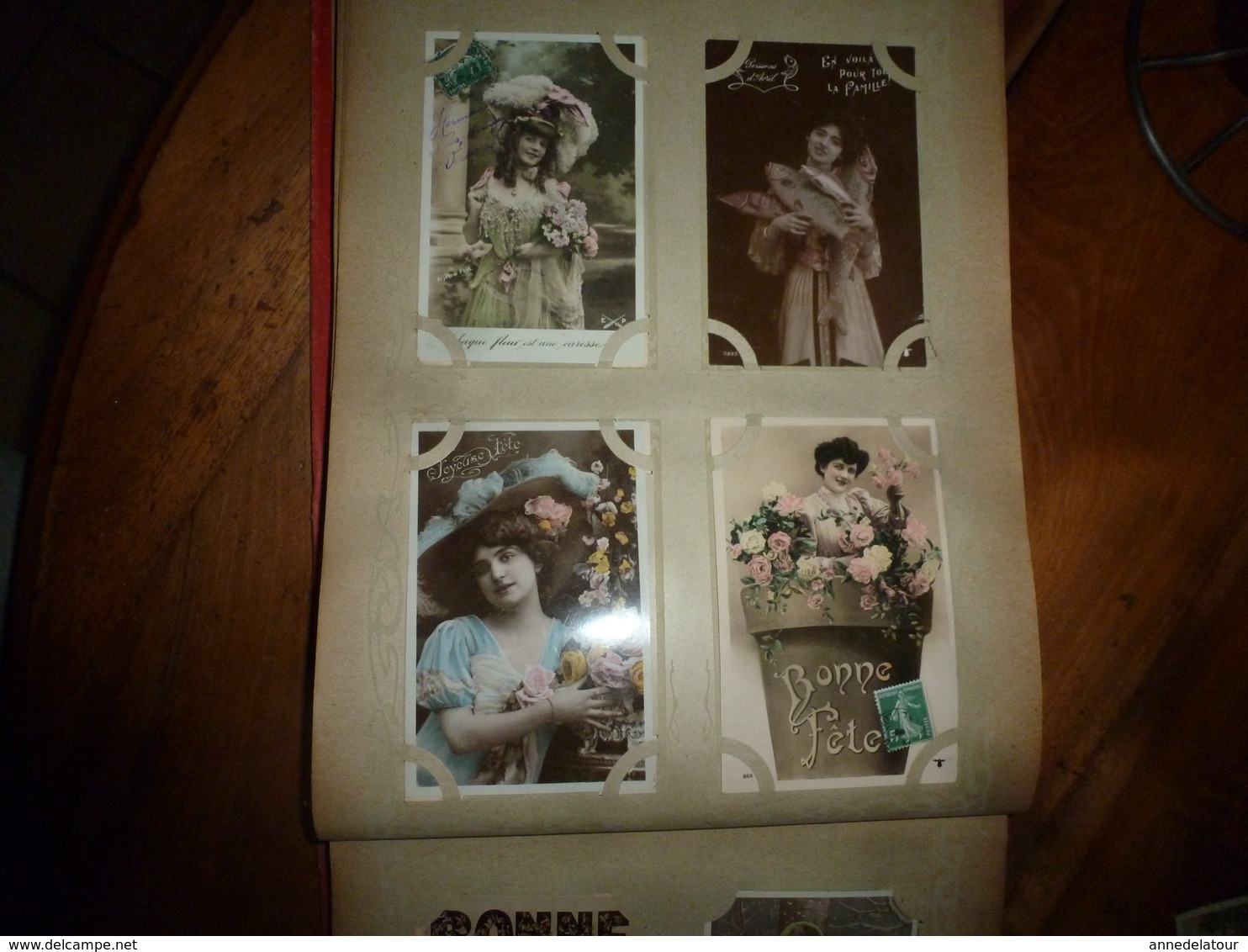 CARTES POSTALES  dans un album  contenant  308 CPA Vers 1900 (En auto; Historiettes,Femmes,Fillettes,Couples;etc)
