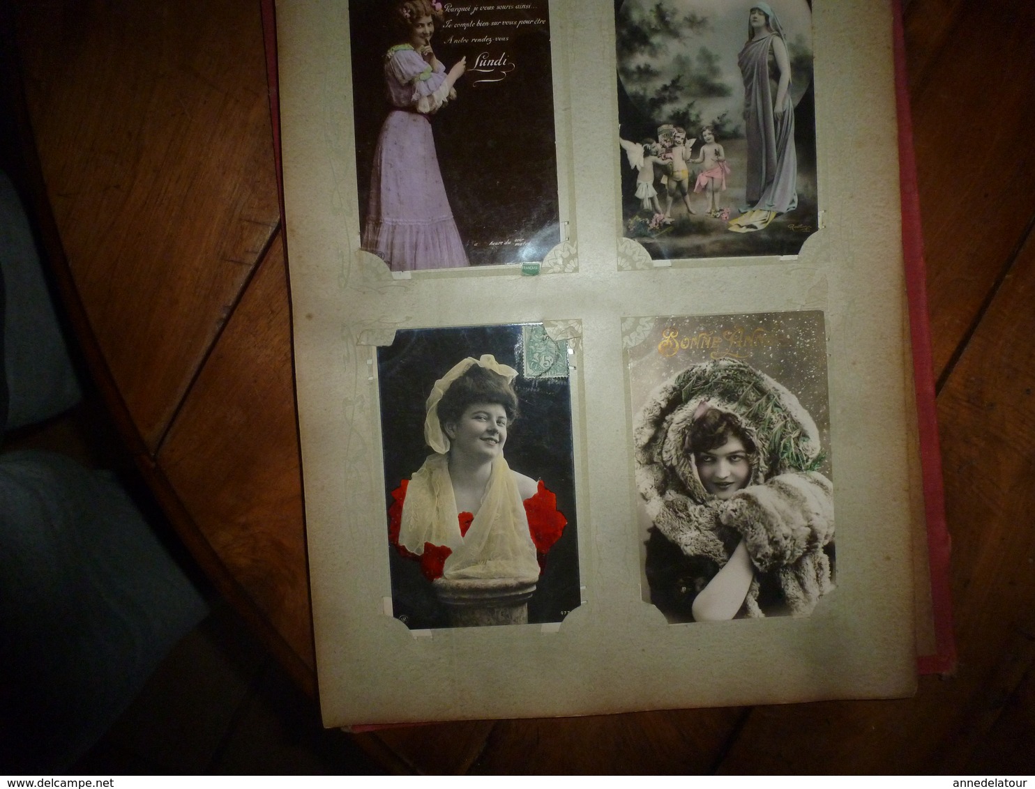 CARTES POSTALES  dans un album  contenant  308 CPA Vers 1900 (En auto; Historiettes,Femmes,Fillettes,Couples;etc)