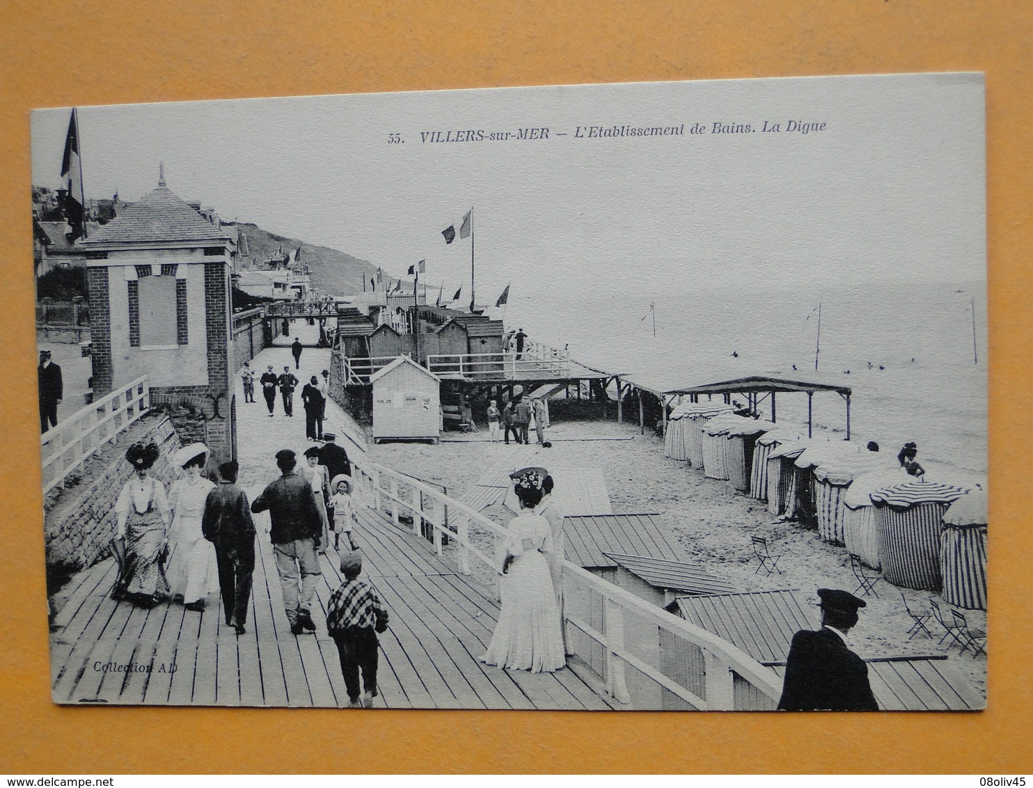 VILLERS Sur MER -- Etablissement De Bains - ANIMATION Sur La Digue - Villers Sur Mer