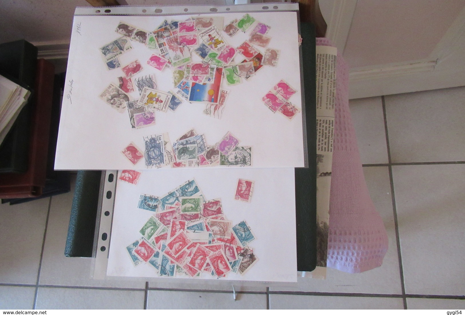 Vrac De Milliers De Timbres  42 Scans - Collections (sans Albums)