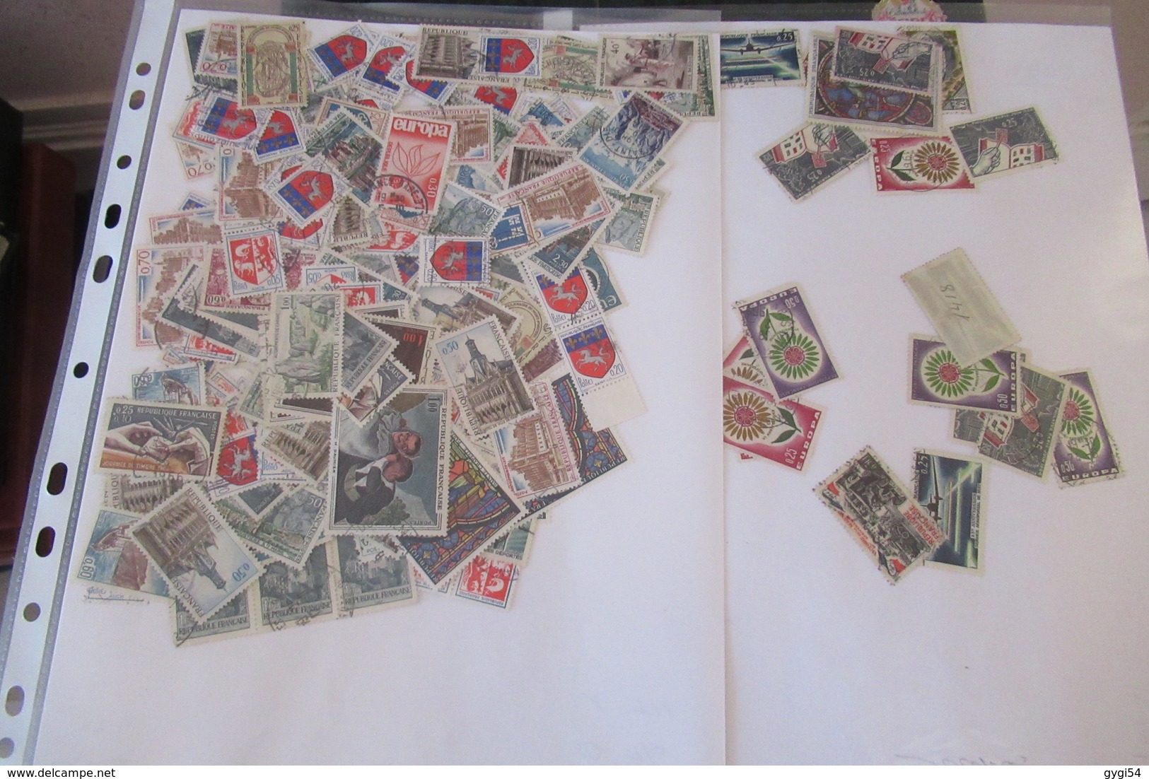 Vrac de milliers de timbres  42 scans