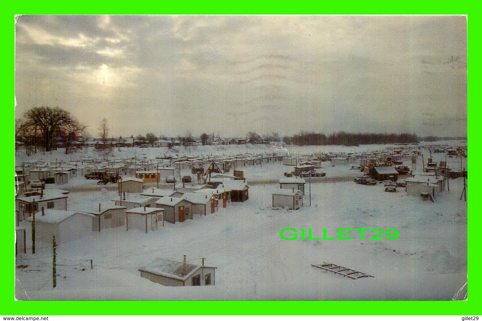 LA PERADE, QUÉBEC - VILLAGE DE PÊCHE SUR GLACE - CIRCULÉE EN 1986 - SOCIÉTÉ KENT INC - - Autres & Non Classés