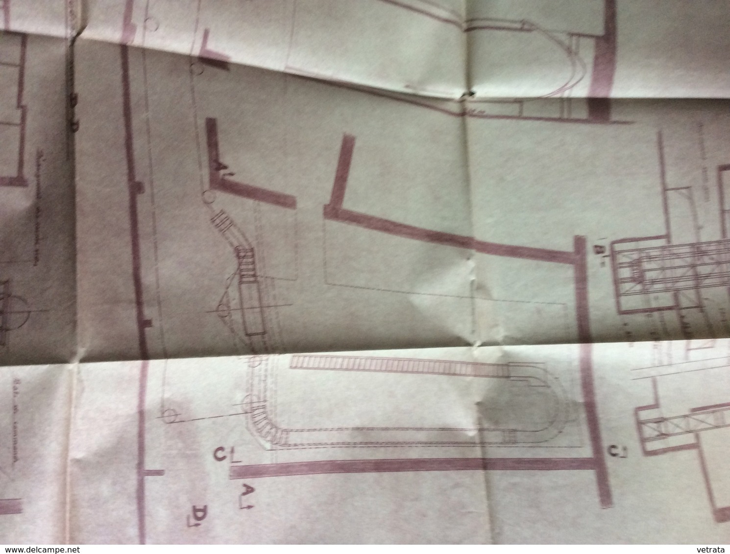 2 Plans D’ Architecte : Manutention De Casiers De Bouteilles, Aménagement Du Bâtiment. (79x69 Cm, Petite Déchirure Sur P - Architecture