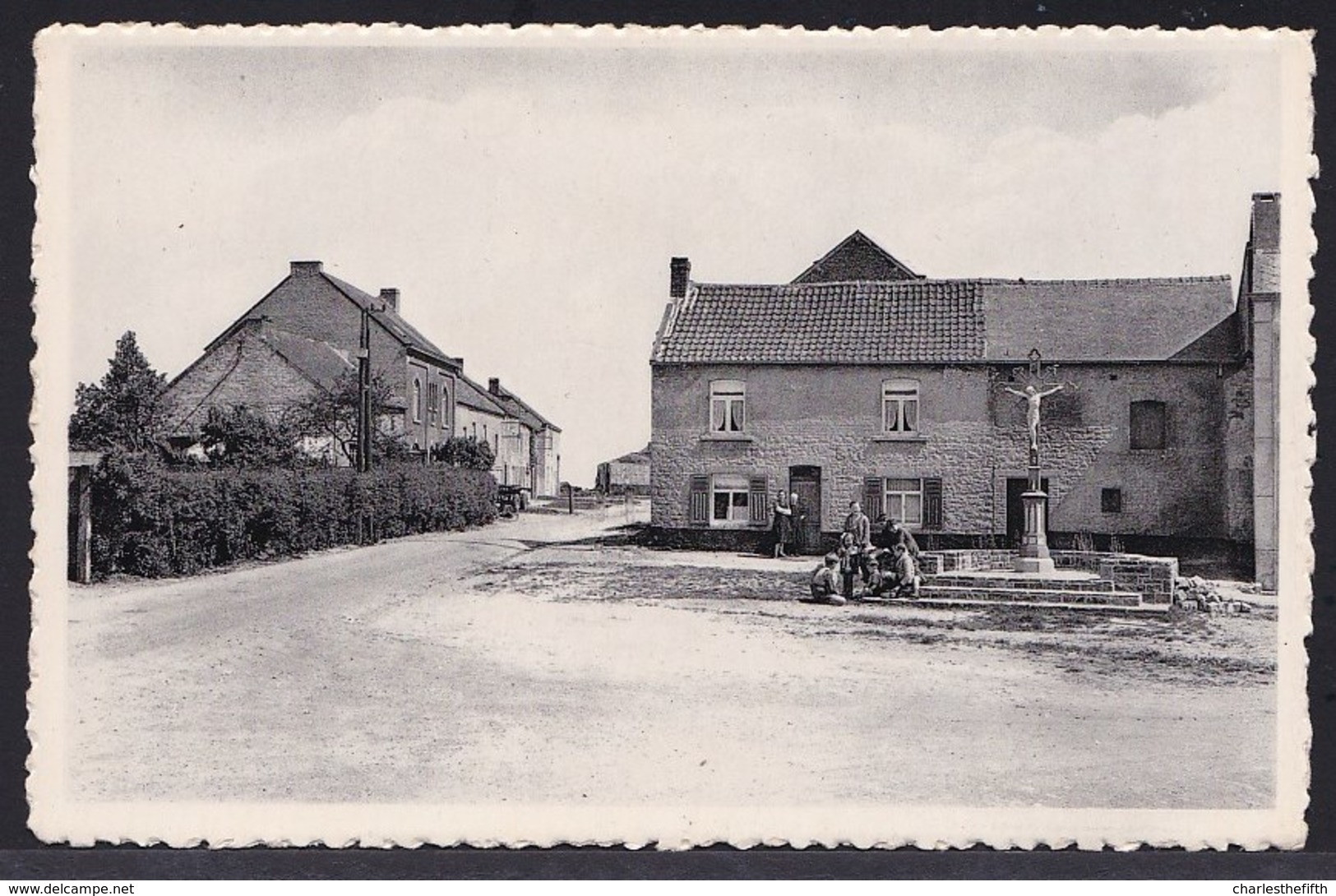 ONHAYE - LE CALVAIRE --- Carte Vierge Et Animée - Onhaye