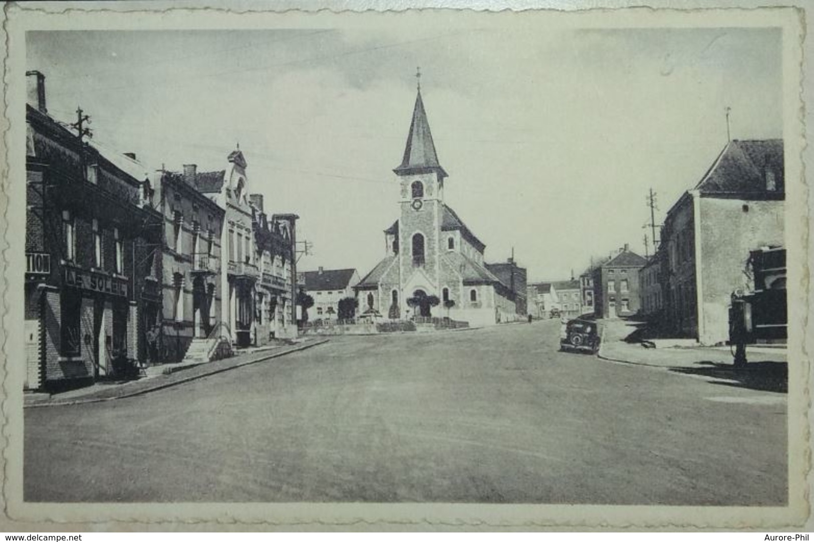 Sivry L'Eglise Et La Place Avec Automobile - Sivry-Rance