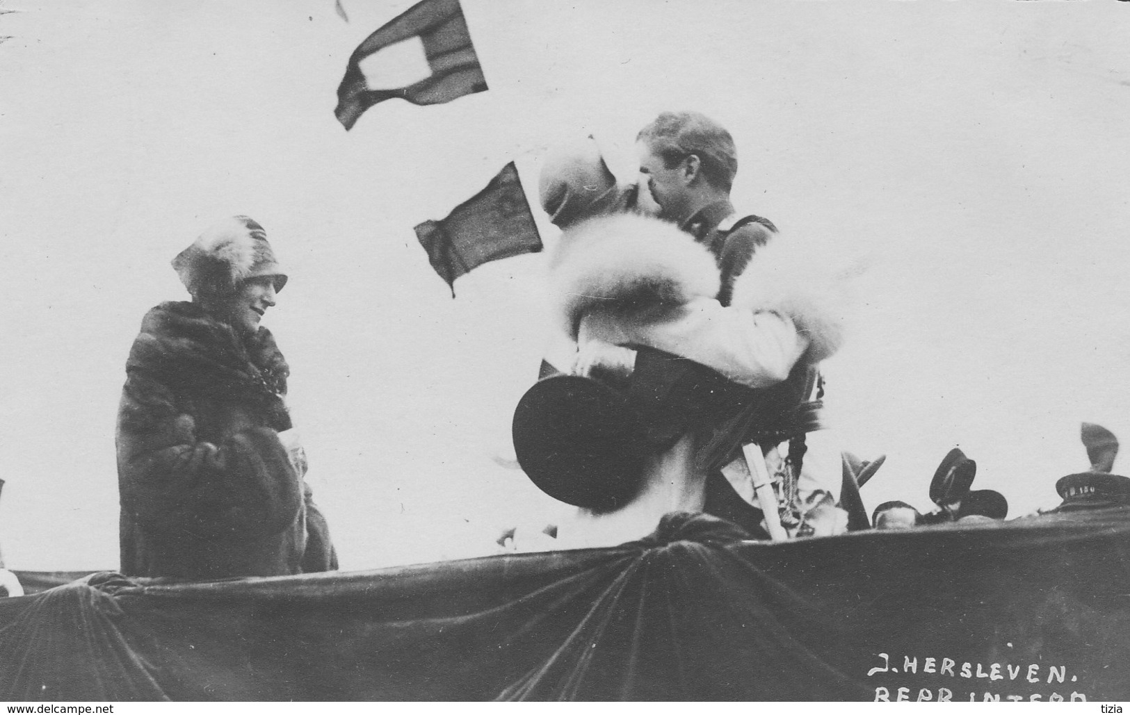 Photographie. L'Acceuil Du Roi Léopold à L'arrivée De La Reine Astrid - Familles Royales