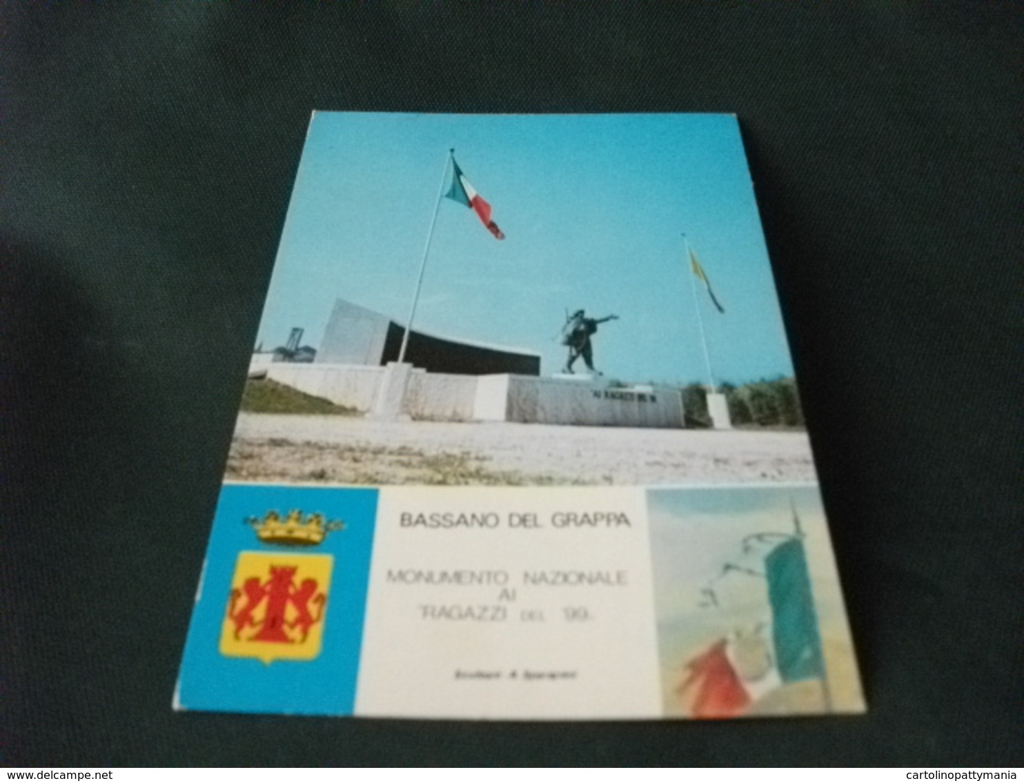 MONUMENTO AI CADUTI  BASSANO DEL GRAPPA MONUMENTO NAZIONALE  RAGAZZI DEL 99 STEMMA BANDIERA ITALIANA SCULTORE SPARAPANI - Monumenti Ai Caduti