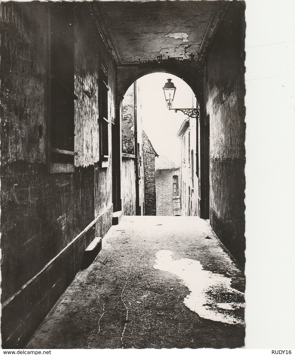 BESANCON LES BAINS  -   RUELLE BILLIARD  -   Editeur :  LA CIGOGNE  N° 25.056.49 - Besancon