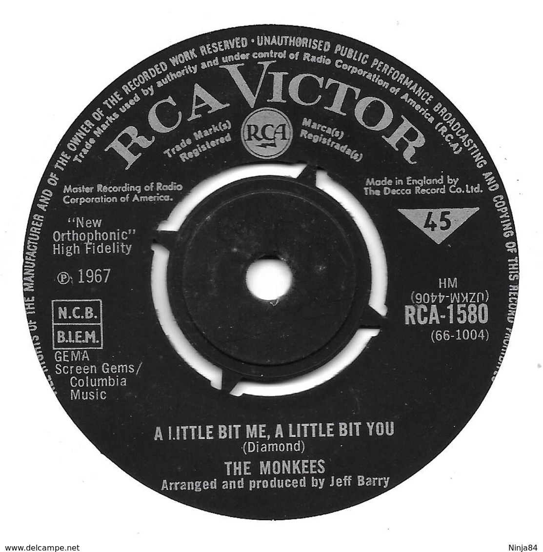 SP 45 RPM (7")   The Monkees  "  A Little Bit Me, A Little Bit You  "  Angleterre - Rock