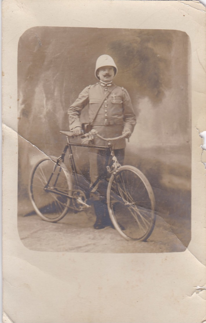 LOT DE PHOTOS MILITARIA ET CARTES PHOTOS DIVERSES(defauts sur quelques militaire)