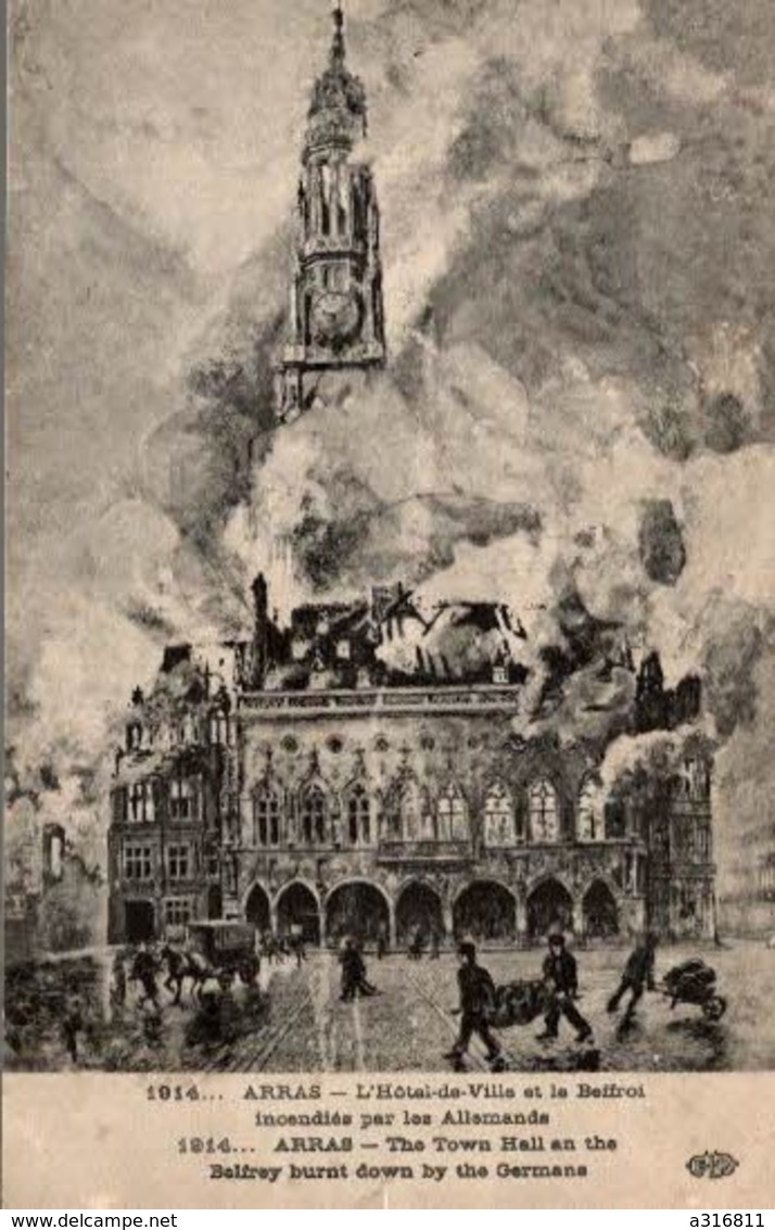 ARRAS - L'HOTEL DE VILLE ET LE BEFFROI INCENDIES PAR LES ALLEMANDS EN 1914 - Arras