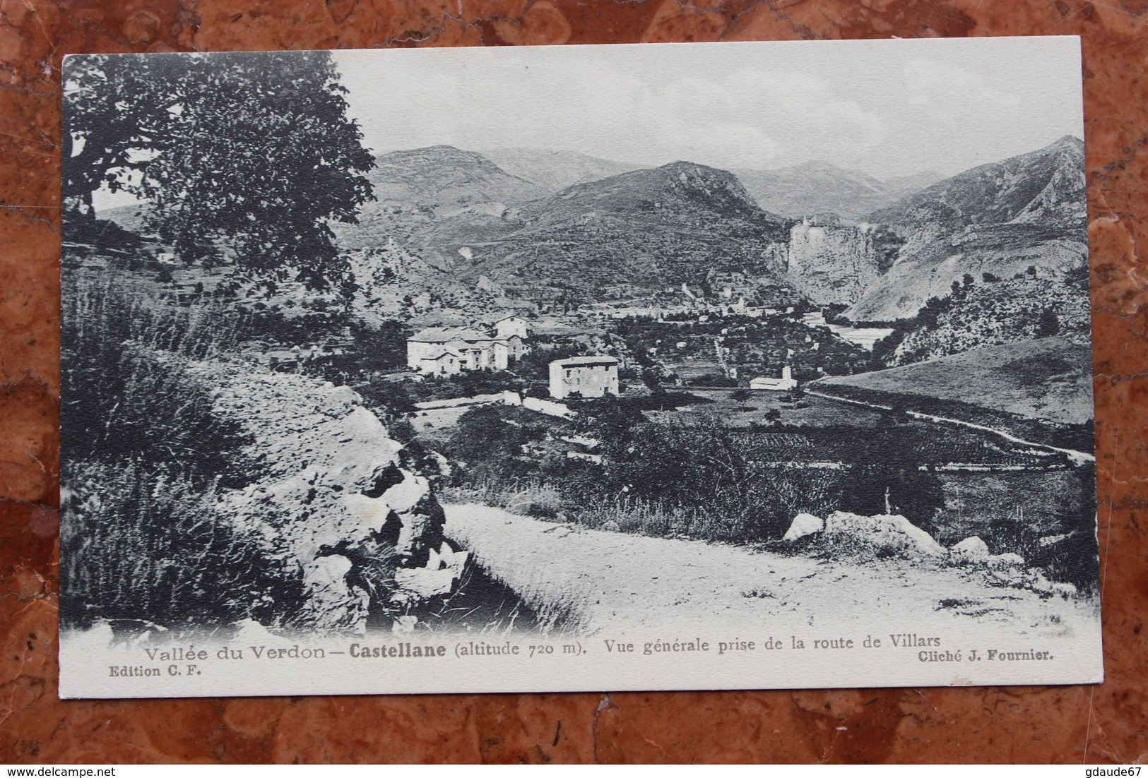 CASTELLANE (04) - VUE GENERALE PRISE DE LA ROUTE DE VILLARS - Castellane