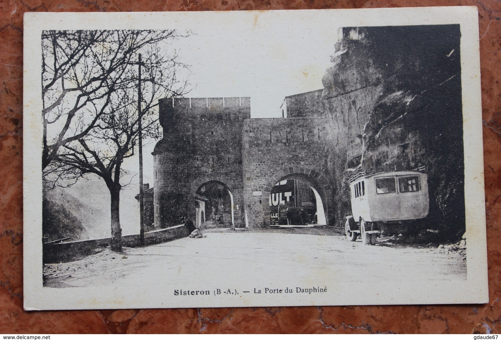 SISTERON (04) - LA PORTE DU DAUPHINE - BUS - Sisteron