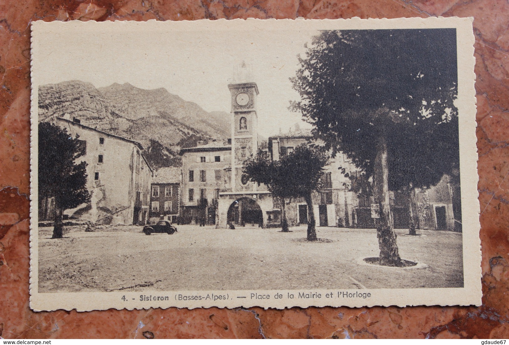 SISTERON (04) - PLACE DE LA MAIRIE ET L'HORLOGE - Sisteron