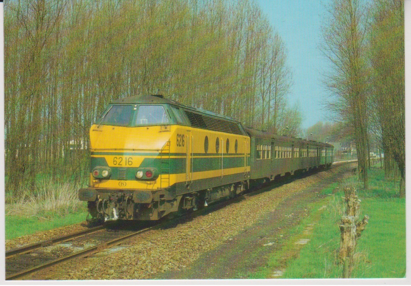 CP - TRAINS - LOCOMOTIVES - Locomotive Diesel-électrique BB Série 62. - Treinen