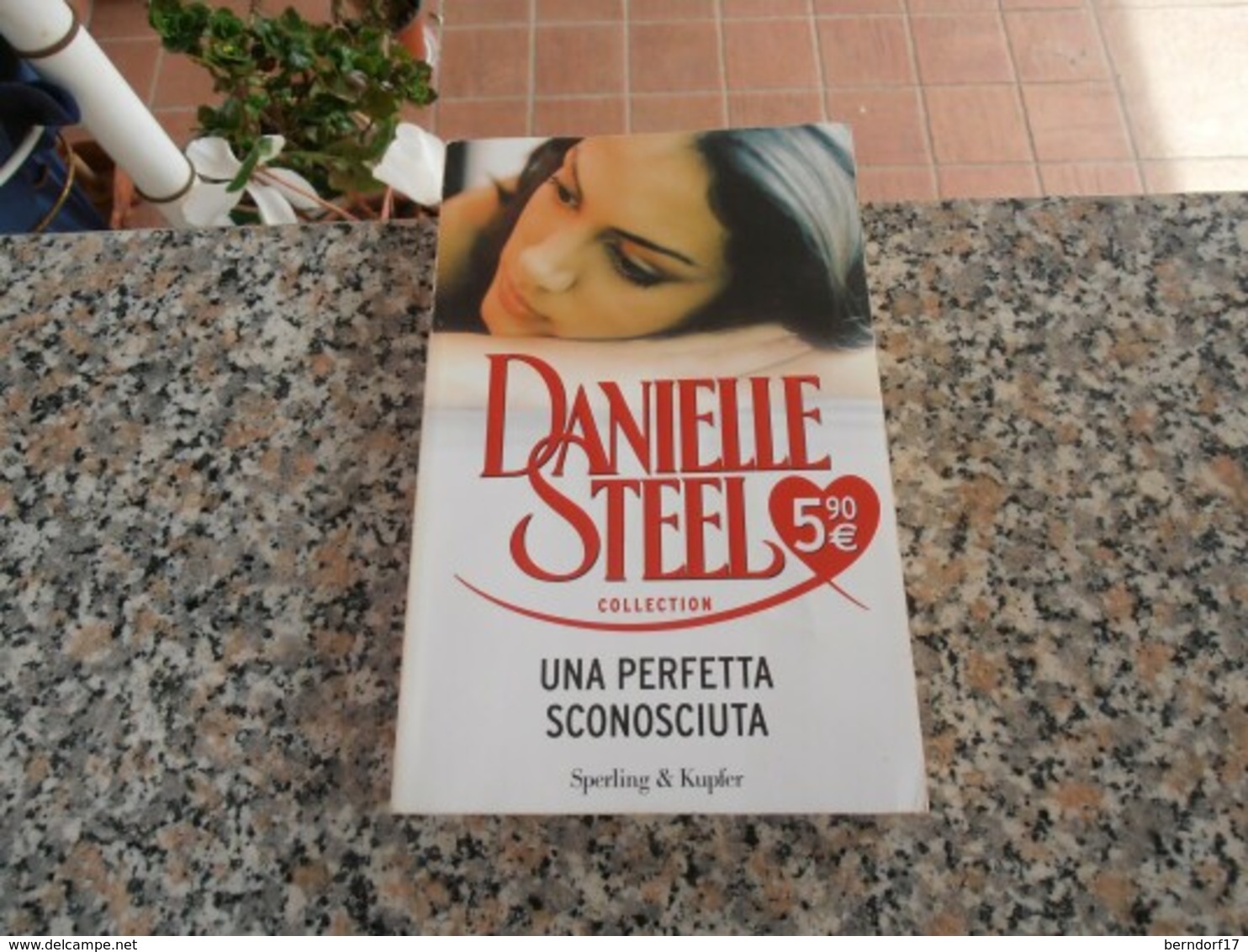 Una Perfetta Sconosciuta - Danielle Steel - Novelle, Racconti