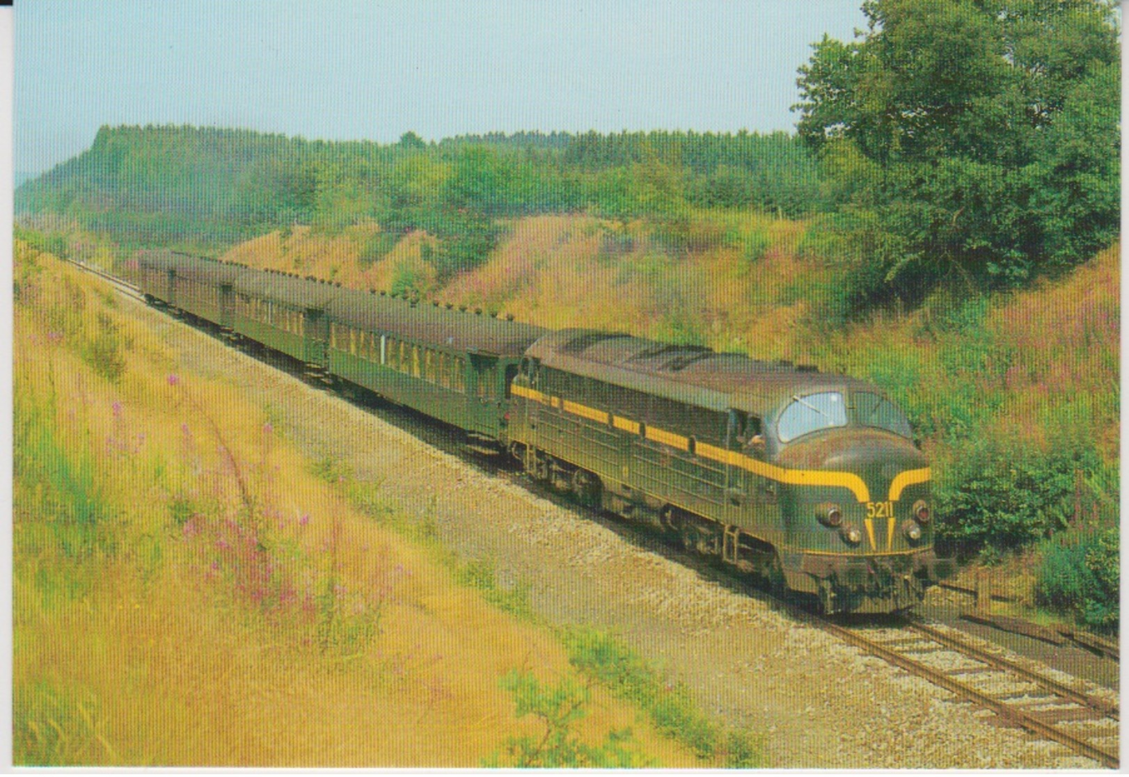 CP - TRAINS - LOCOMOTIVES - Locomotive Diesel-électrique CC Série 52. - Trains