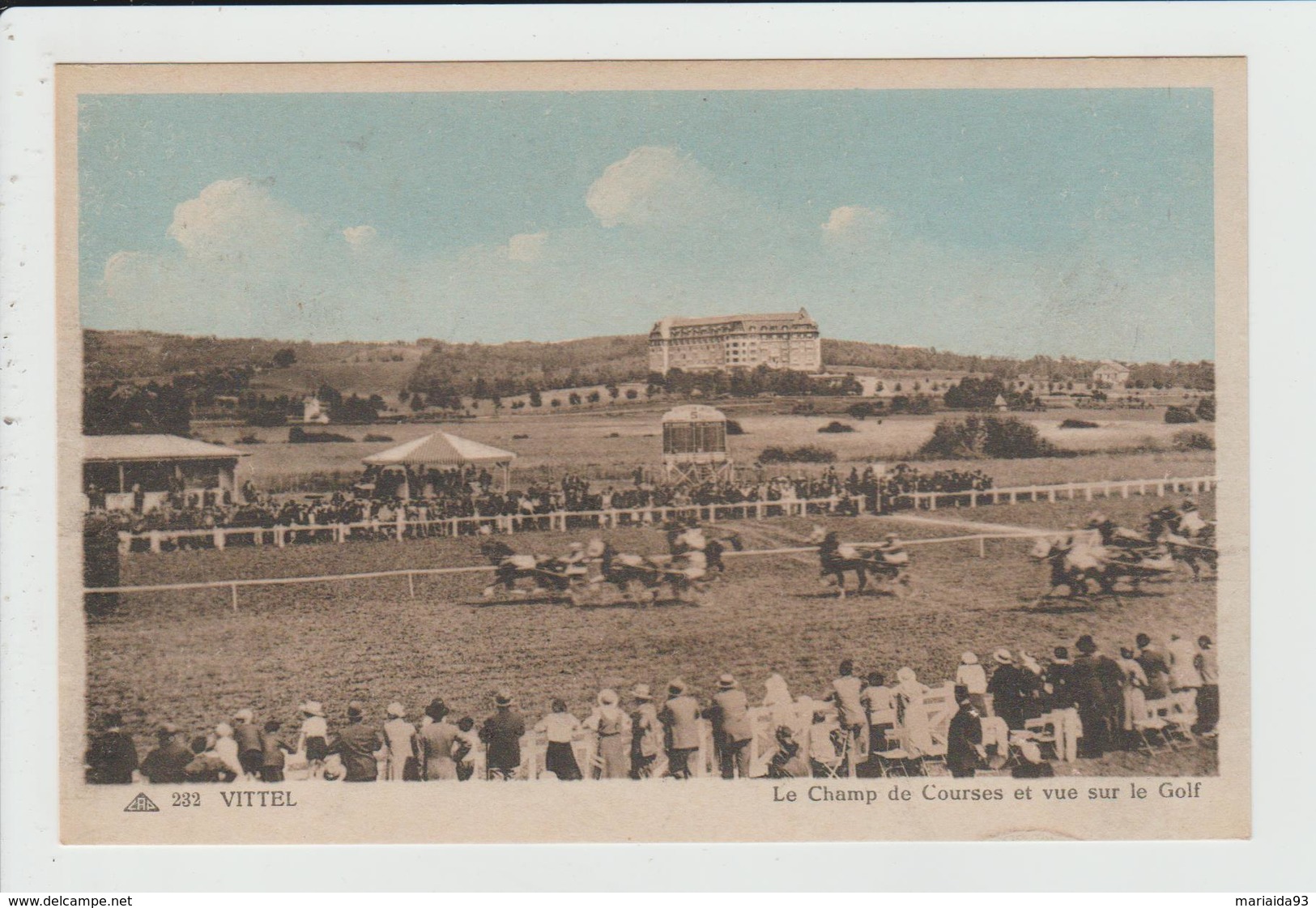 VITTEL - VOSGES - LE CHAMP DE COURSES ET VUE SUR LE GOLF - Vittel