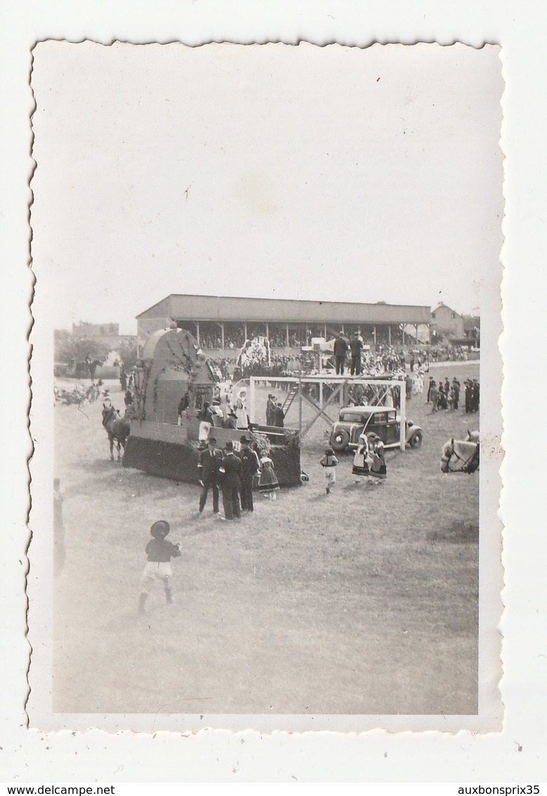 PHOTO - FOUGERES - STADE MUNICIPAL - FETE DES FLEURS 1937 -35 - Places