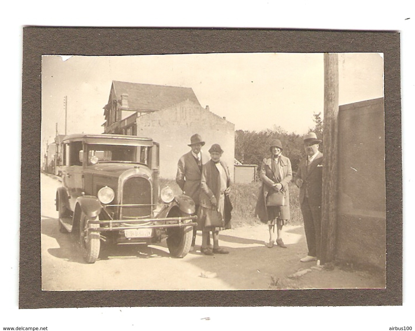 PHOTO ORIGINALE VARENGEVILLE NORMANDIE - VIEILLE VOITURE CHENARD WALKER Y6 Y 6- FRENCH OLD CAR SEDAN - Automobili