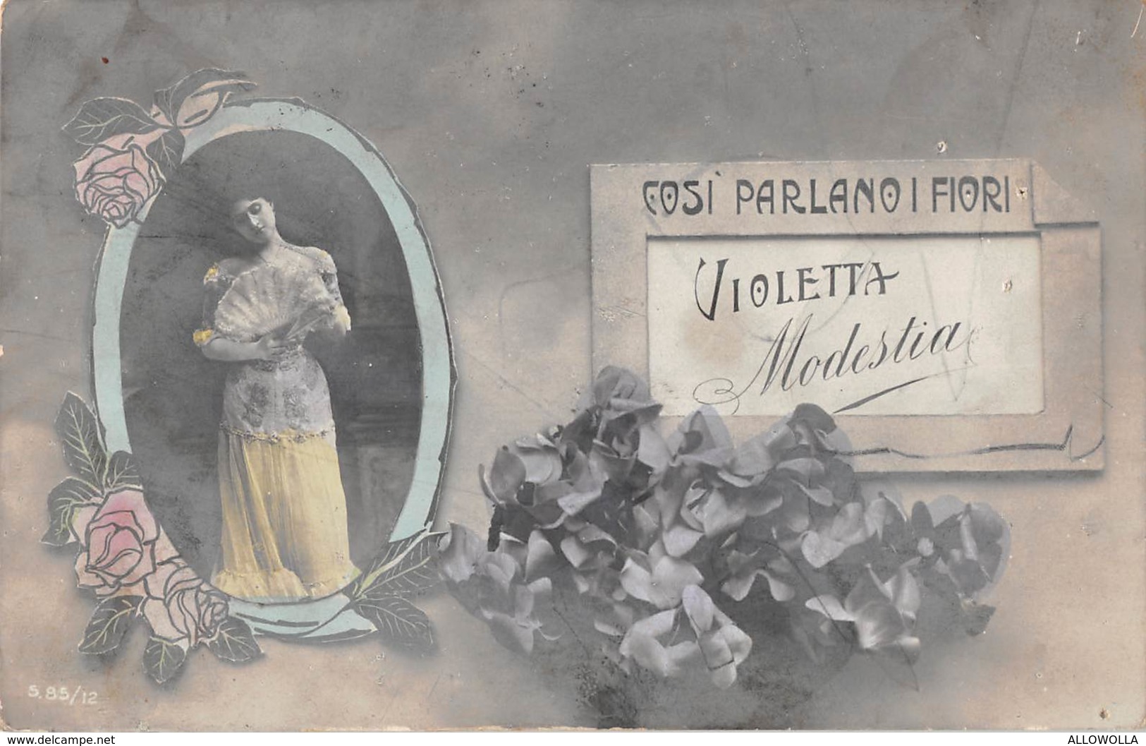 3199"COSI' PARLANO I FIORI-VIOLETTA-MODESTIA" GIOVIN DONNA CON VENTAGLIO DI PIUMECARTOLINA POSTALE ORIGINALE SPED. 1909 - Fiori