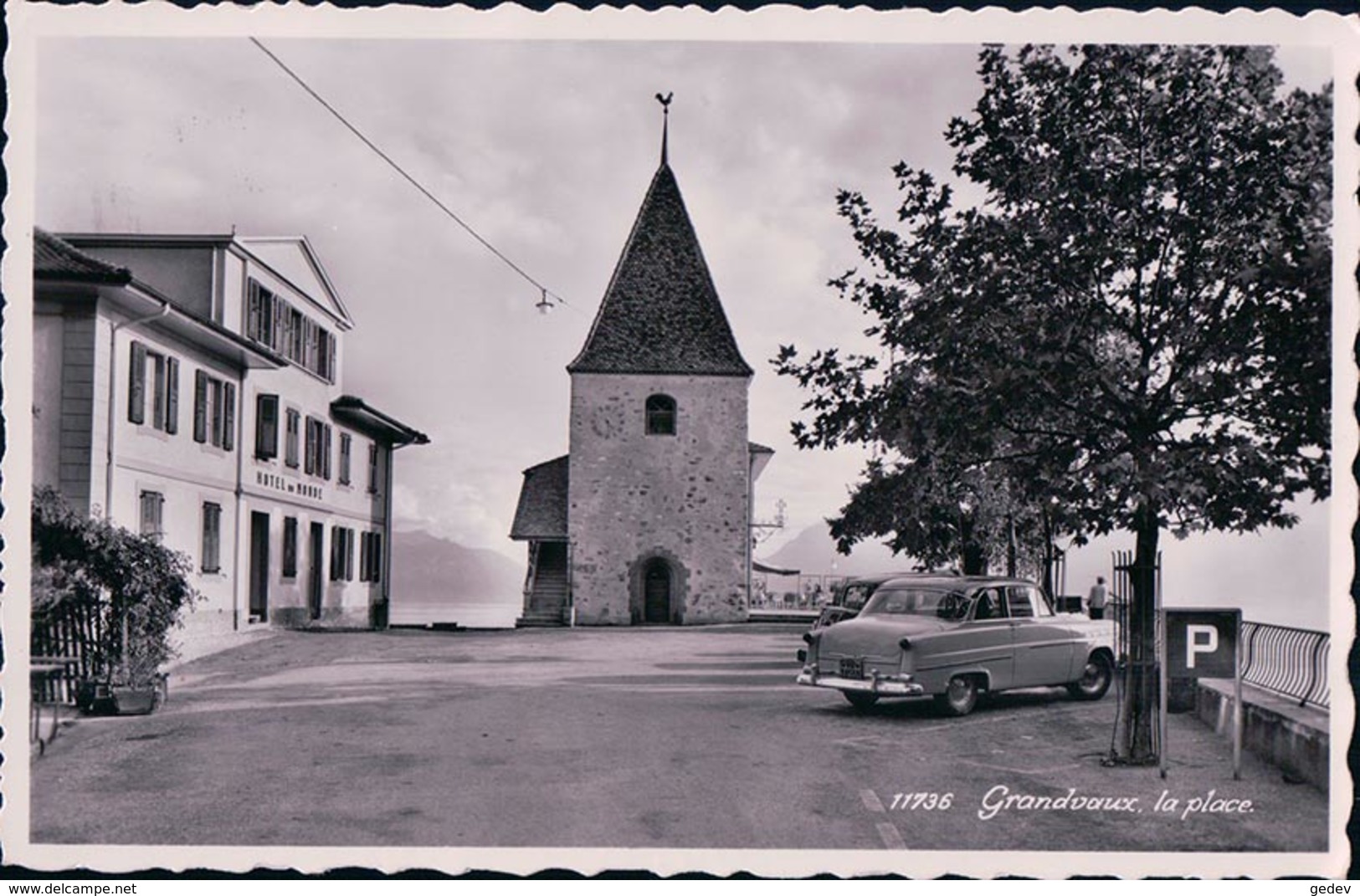 Grandvaux, La Place, Automobile Devant L'Hôtel Du Monde (11736) - Grandvaux